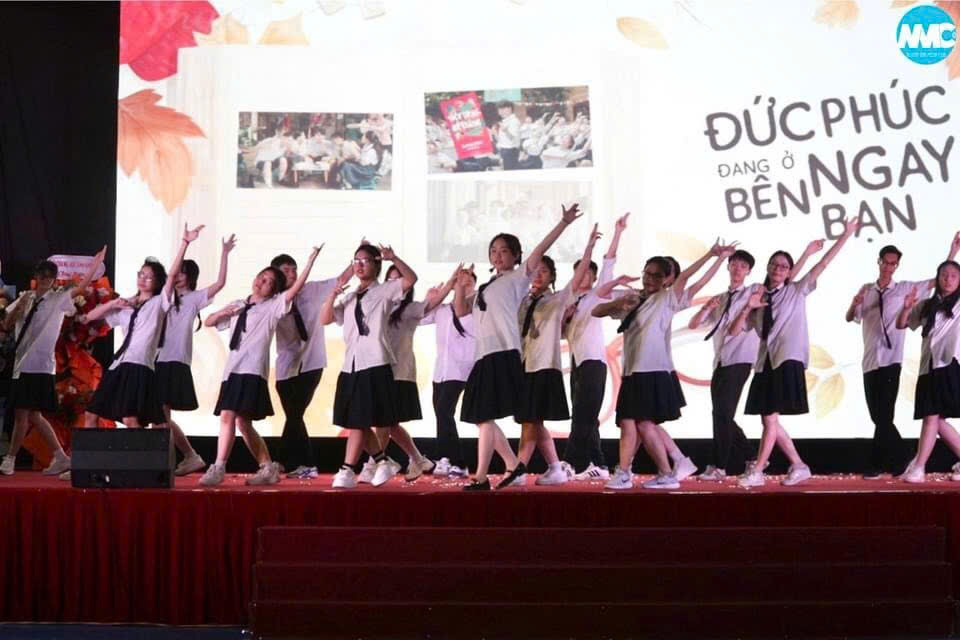 Nhấn để phóng to